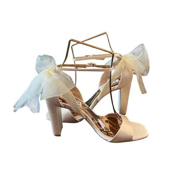 Badgley Mischka Kim Mesh Tulle Back  Bow Block Heel Wedding Ivory NEW Size 6 - Picture 1 of 10